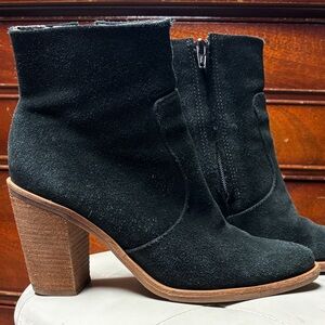Gianni Bini Black Suede Block Heel Ankle Boots Tovy